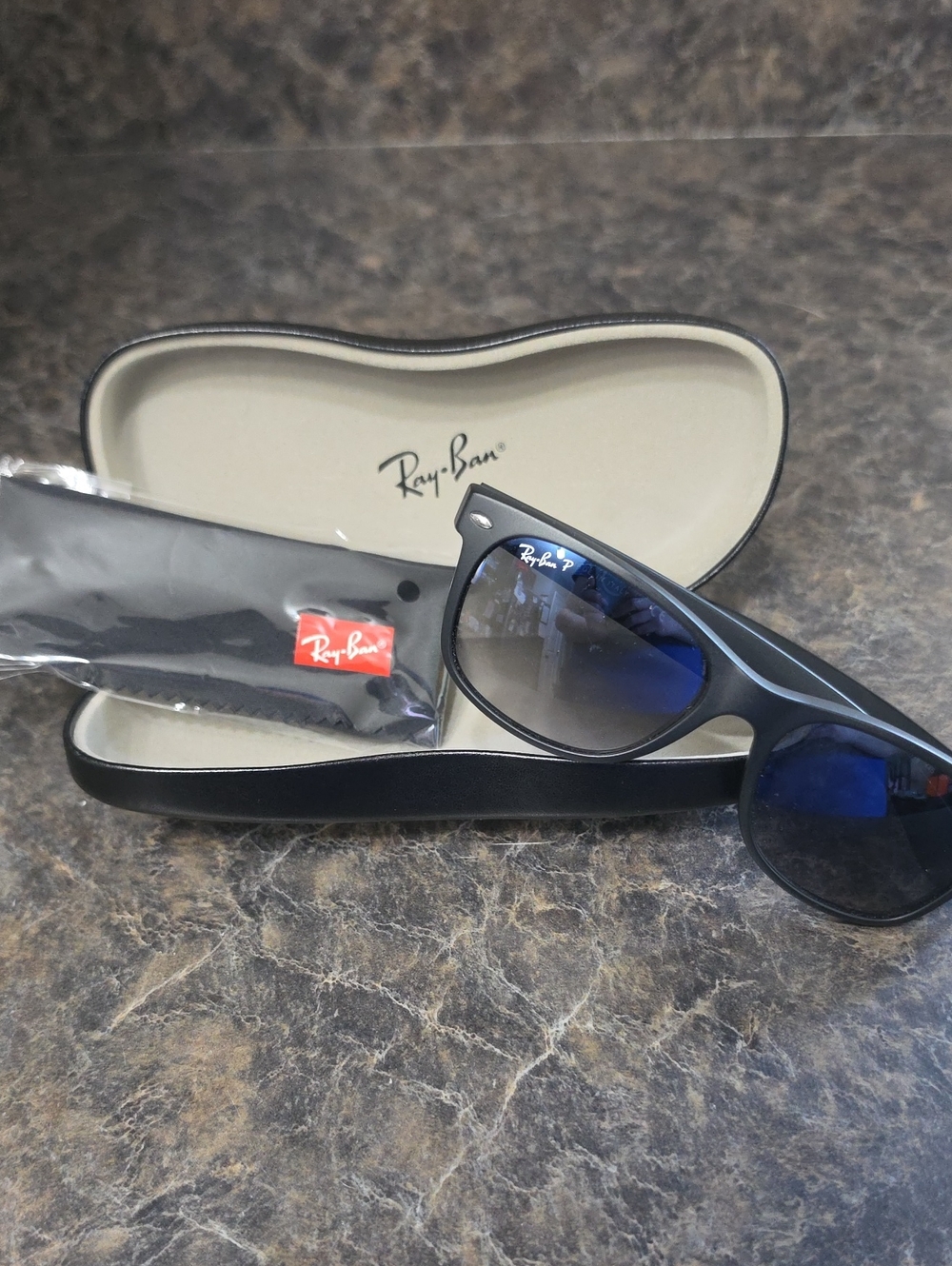 ​AUTHENTIC Ray-Ban RB2132 New Wayfarer Matte Black Polarized Sunglasses 55mm
